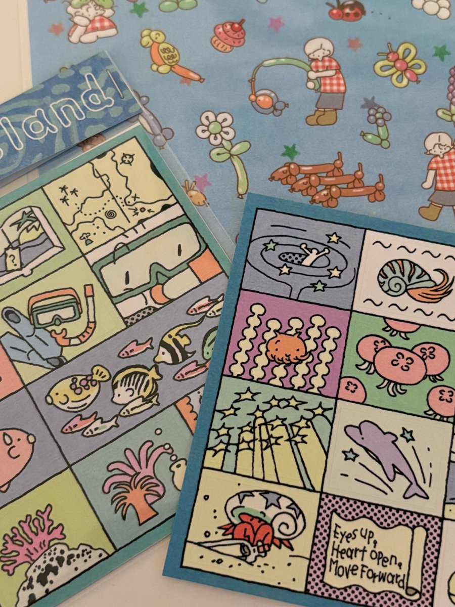 심지어 또 하나는 바다 수영하고 계셔요...
따뜻한 옷 입고 있는 스티커 언넝 완성해서 한꺼번에 입고해볼게요☺️