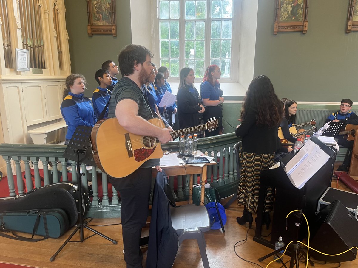 Coláiste Íosagáin tweet media