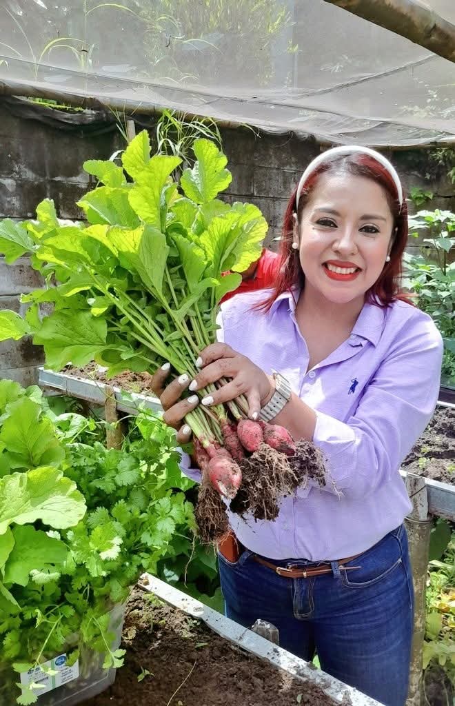 ESSonrisasyAmor's tweet photo. 🌱Sembrar en tiempos difíciles es un acto de resistencia. 

#CosechandoSonrisas https://t.co/Kjw6WtyhTS
