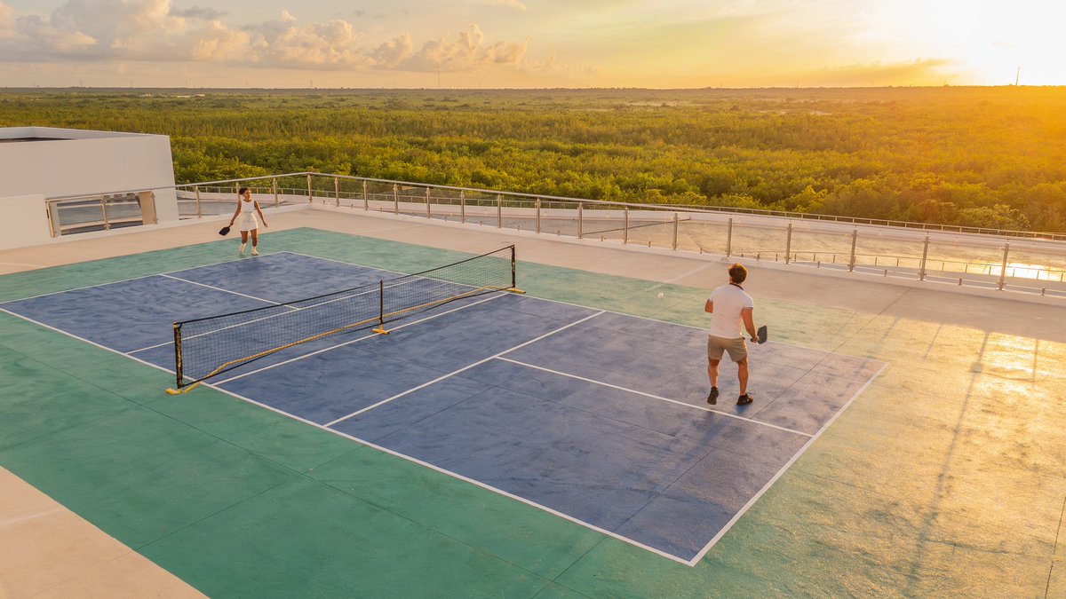 HavenResorts's tweet photo. Pickleball with an STUNNING view.🎾🌴

 Haven Riviera Cancun takes it to another level. ☀️  

#HavenRivieraCancun #PreferredHotels #CaribbeanParadise https://t.co/NfJQpUxBsr
