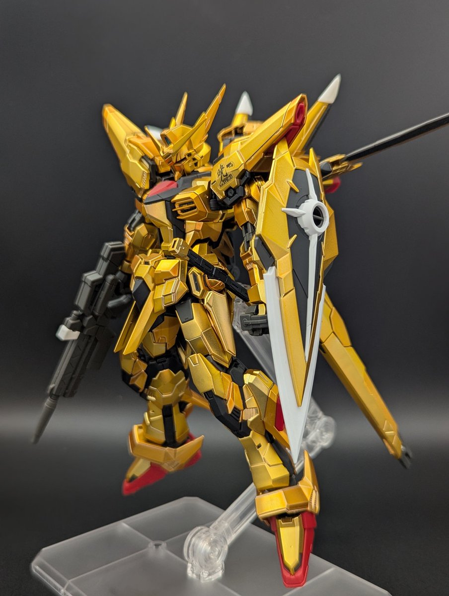 oichidesuyoro's tweet image. メッキの上からつや消し吹くという手抜きアカツキが思いのほか反響が😯
メッキ→つや消し状態→仕上げです。
まず半光沢を下吹きしてからつや消しを5回ぐらい薄く重ねました〜
あとリアルタッチマーカー拭き取り
使用したのはMr.スーパークリアです😊