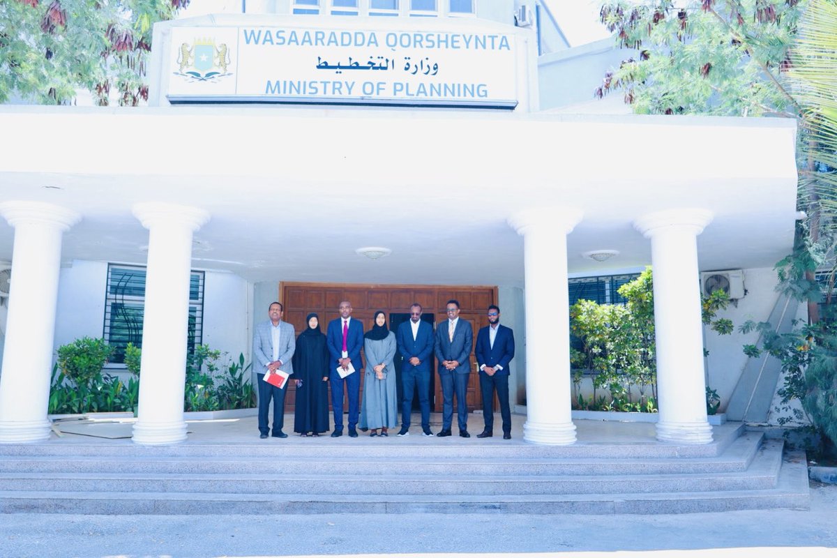 MoPIED_Somalia's tweet photo. Directors of M&E and Planning at @MoPIED_Somalia, Mr. @mohamudnurr and Mr Mohamed Weli, today held a productive meeting with the leadership of @SaveChildrenSO to strengthen #collaboration, #transparency, and #accountability in the ongoing #developmentprograms. #Somalia https://t.co/6mUaqivt1c
