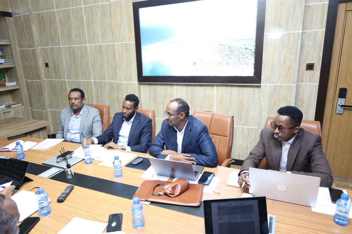 MoPIED_Somalia's tweet photo. Directors of M&E and Planning at @MoPIED_Somalia, Mr. @mohamudnurr and Mr Mohamed Weli, today held a productive meeting with the leadership of @SaveChildrenSO to strengthen #collaboration, #transparency, and #accountability in the ongoing #developmentprograms. #Somalia https://t.co/6mUaqivt1c