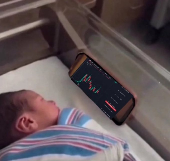 CHARTISKING's tweet image. Born today. Already checking support and resistance. 📈😂
#NextGenTrader #ChartIsKing #TradingHumor