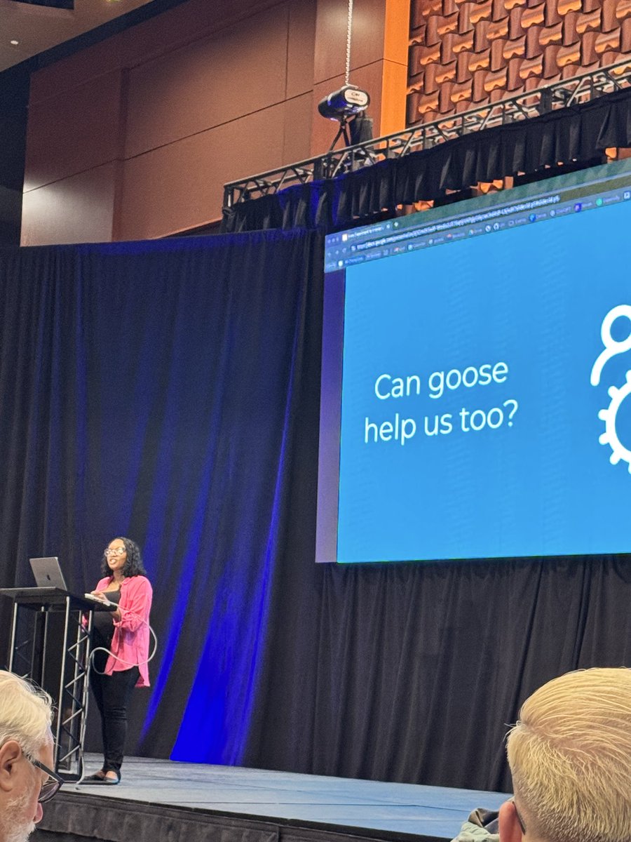 RoxanaCodes's tweet image. The magnificent @techgirl1908 settin’ the goose loose and @tdesseyn teaching us about…react?! 😁 (jk - ai and your career)
Nah, but these are some great keynotes. 🔥🔥🔥
#ato2025 #allthingsopen