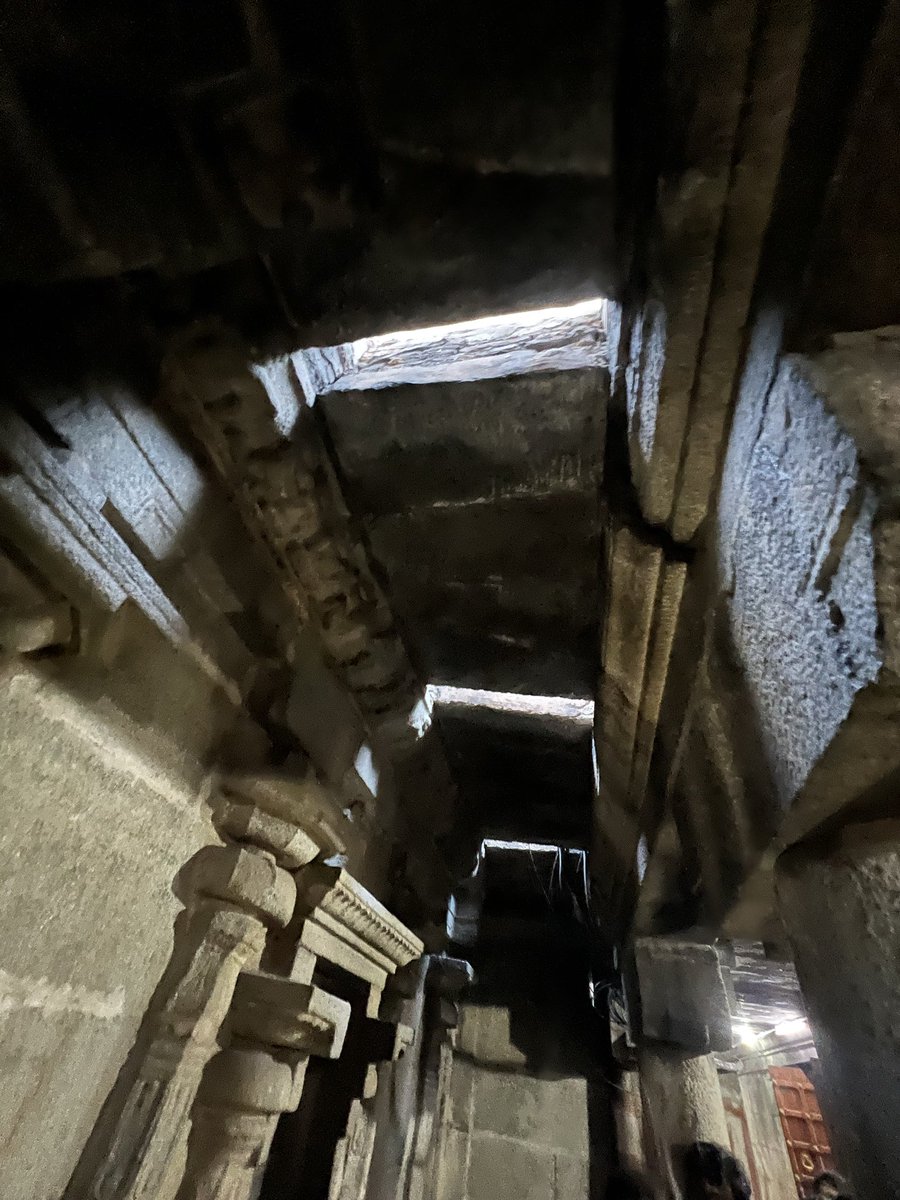 NSTC9999's tweet image. Gudimallam 
Shri Parashurameshwara Temple

2000 Years OLD Indias 1st Sivalayam (LordSiva Temple) 
Elanti Sivalingam ikkada Tappa Ekkada ledu .

Meru Tirupati ki velthey Akkada nunchi 30KM Distance lo E Temple untadi 
Tappakunda Chudandi..!
OM NAMAH SHIVAYA ❤️
#HarHarMahadevॐ