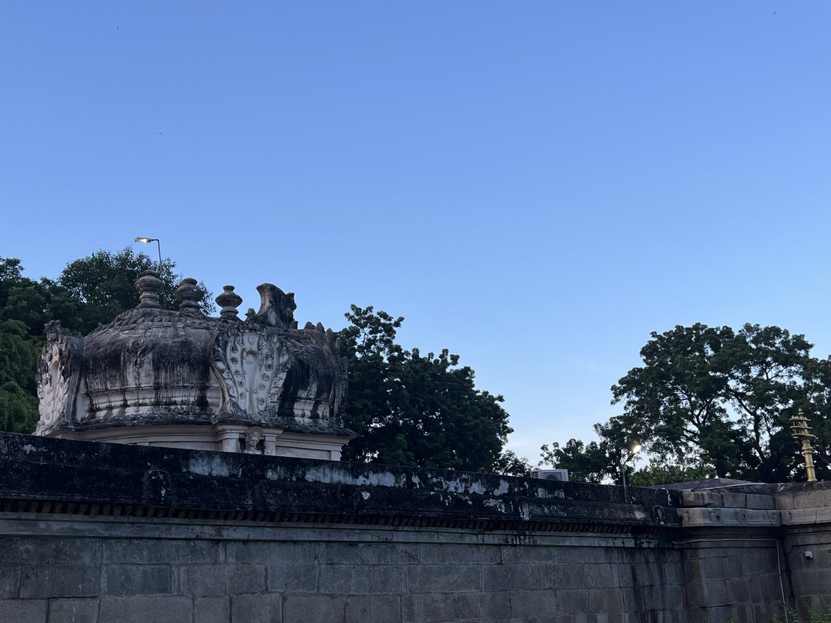 NSTC9999's tweet image. Gudimallam 
Shri Parashurameshwara Temple

2000 Years OLD Indias 1st Sivalayam (LordSiva Temple) 
Elanti Sivalingam ikkada Tappa Ekkada ledu .

Meru Tirupati ki velthey Akkada nunchi 30KM Distance lo E Temple untadi 
Tappakunda Chudandi..!
OM NAMAH SHIVAYA ❤️
#HarHarMahadevॐ