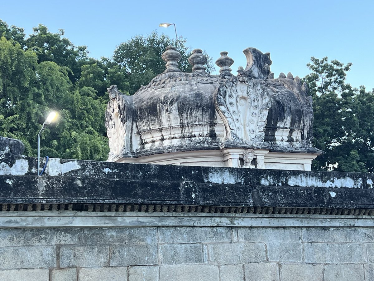 NSTC9999's tweet image. Gudimallam 
Shri Parashurameshwara Temple

2000 Years OLD Indias 1st Sivalayam (LordSiva Temple) 
Elanti Sivalingam ikkada Tappa Ekkada ledu .

Meru Tirupati ki velthey Akkada nunchi 30KM Distance lo E Temple untadi 
Tappakunda Chudandi..!
OM NAMAH SHIVAYA ❤️
#HarHarMahadevॐ