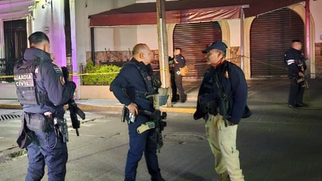 Lo anterior, tras detonaciones de arma de fuego realizadas por un grupo de civiles esta madrugada; en el lugar se encuentra la autoridad investigadora, misma que realiza las diligencias correspondientes. #MichoacánEsMejor 🚔