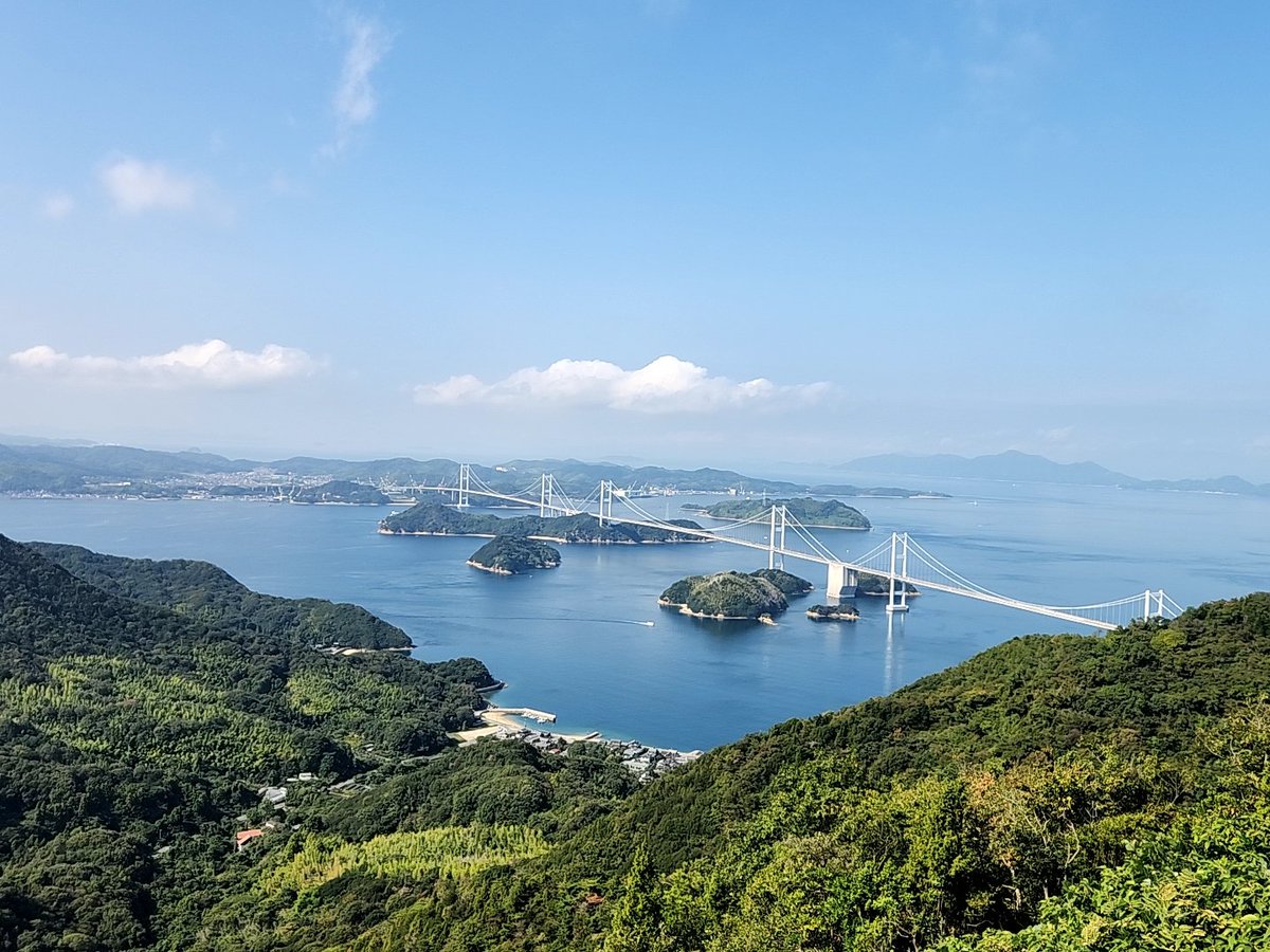 四国旅行３日目。
楽しみにしていたLLACハウスへ。
しゅうへいさん<a href="/shupeiman/">しゅうへい@借金残り5,558万</a>に
案内していただき、いろいろお話しもできて、とてもいい思い出になりました😊
LLACハウス近くの
#亀老山展望公園 からの景色は
最高でした✨
行ったらぜひ、しゅうへいさんお薦めの #塩アイス を
食べてください❗
#LLAC