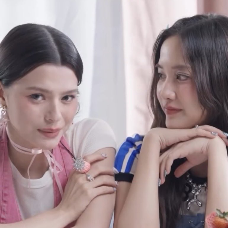 freenbeckfc's tweet image. แพ้สายตา👀

#ฟรีนเบค #FreenBecky
#srchafreen #beckysangels