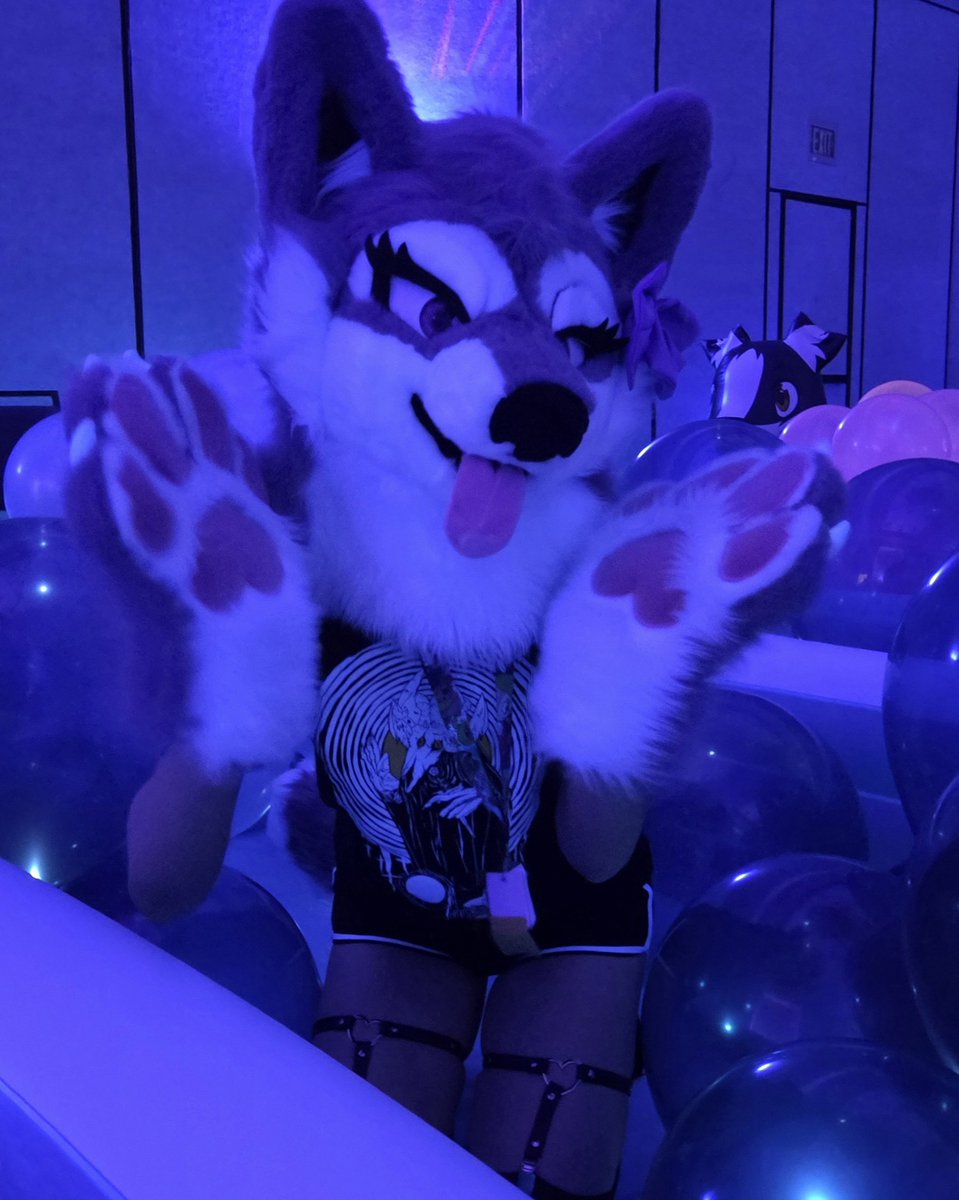 Why do they fill these pools with balloons and not water? 😅