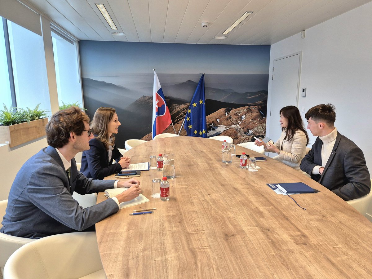 We continue to listen to the voices of industry to ensure that EU’s #climate ambitions go hand in hand with strenghtening of its #competitiveness 📈

🇸🇰🇪🇺 Amb. Monika Sopkovičová met today with representatives of <a href="/HyundaiEurope/">Hyundai Europe</a> 🇰🇷 🚗