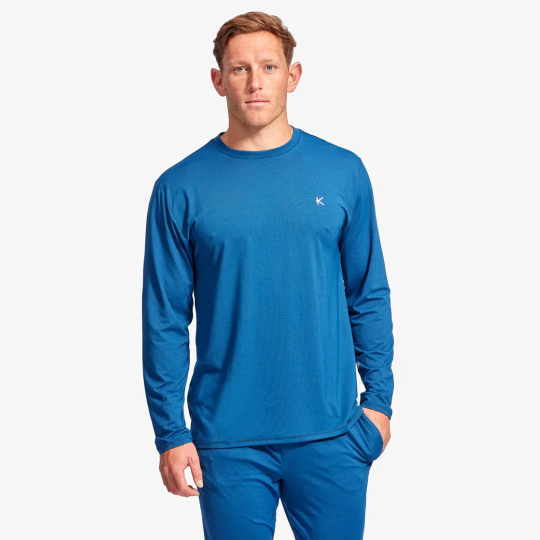 Celliant's tweet image. Infrared sleepwear that works while you rest. 
The KYMIRA Men’s Recharge Top uses CELLIANT tech to support recovery + local circulation overnight. 
 #PoweredByCELLIANT #KYMIRA #InfraredSleep #RecoveryGear
