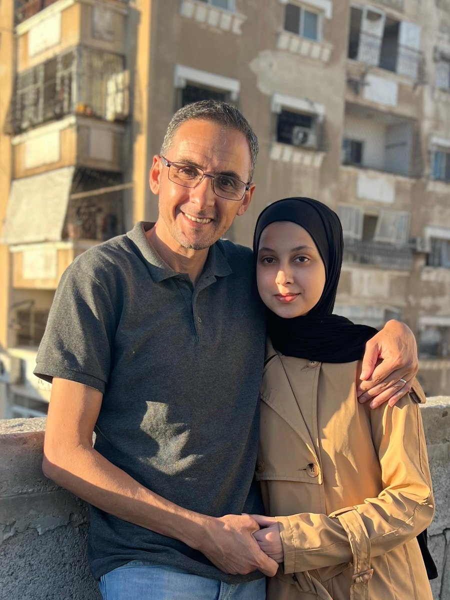 لقد أكرمنا الله اليوم بتفوق ابنتي وقرة عيني (بنان) في الثانوية العامة فرع علمي بمعدل 96% …. 
(رغم أنف المحتل … سننفض الغبار  ونلثم الجراح وننهض من جديد)….