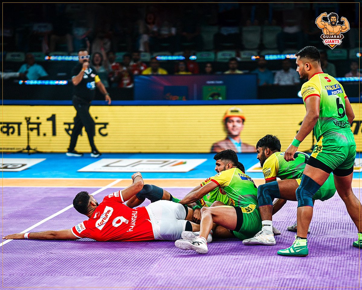 GujaratGiants's tweet photo. The art of पट se raiding ⚡
#PATvGG #GujaratGiants #Adani #ProKabaddi #PKL12 https://t.co/8mTpho067e