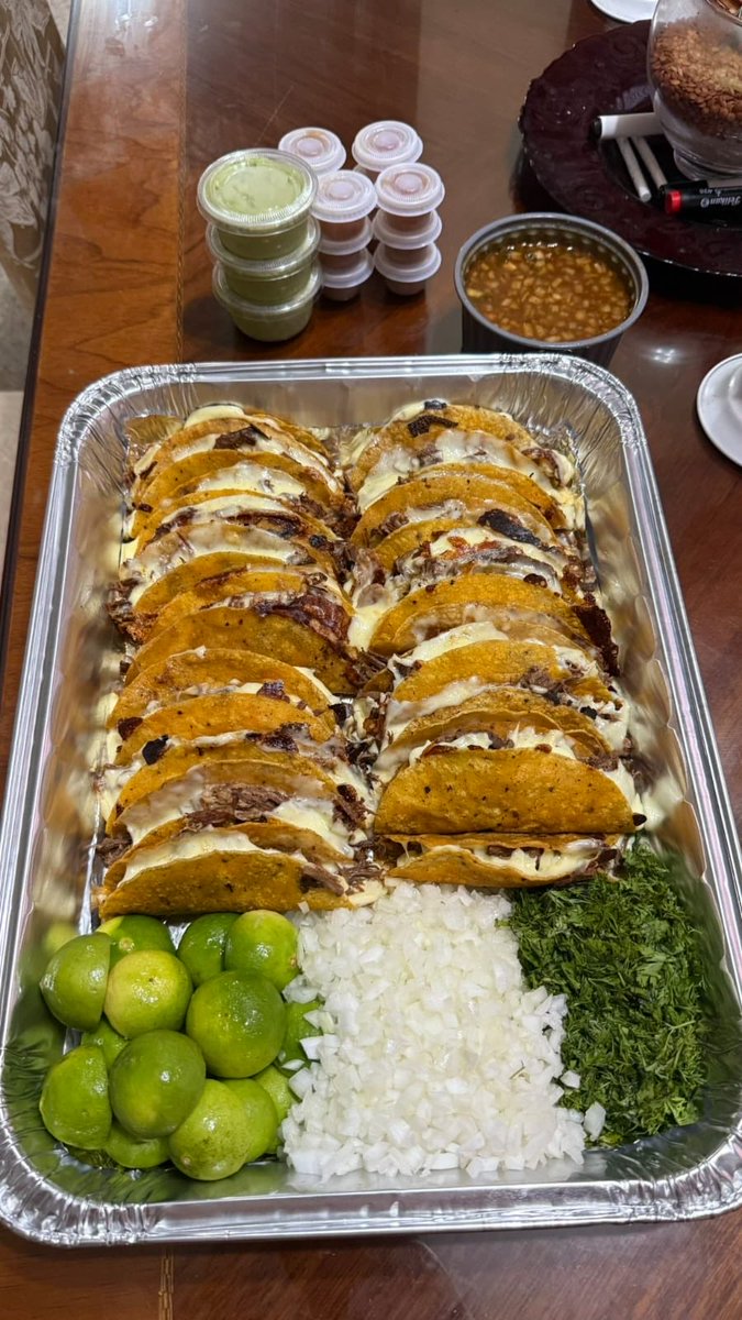 luisillo5000's tweet photo. Ñaños buenos días, pasando por ava una semana más para mostrarte mi emprendimiento de venta de tacos de birria y burritos, si quieres apoyar este proyecto con un like es más que suficiente para llegar a más personas, si los quieres probar déjame un mensajito 🤘🏽🔥🌮🧀🌯 https://t.co/JQqFzcSSQW