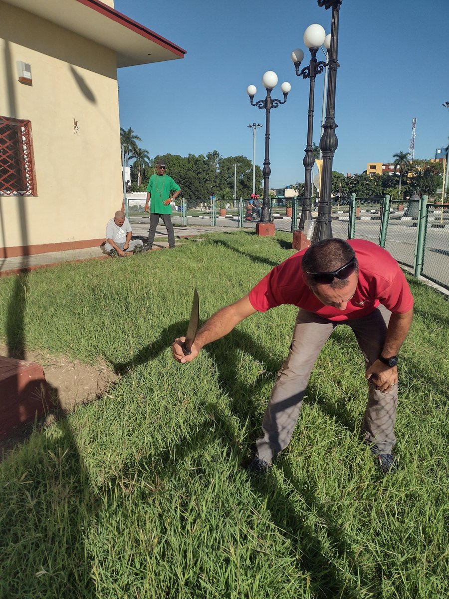 Los trabajdores de radiocuba Sancti Spíritus Celebran una jornada de actividades en homenaje a dos de las más grandes personalidades de nuestra historia: Ernesto Guevara y Camilo Cienfuegos. 
#SanctiSpíritusEnMarcha
#CubaEstáFirme 
#CubaVencerá