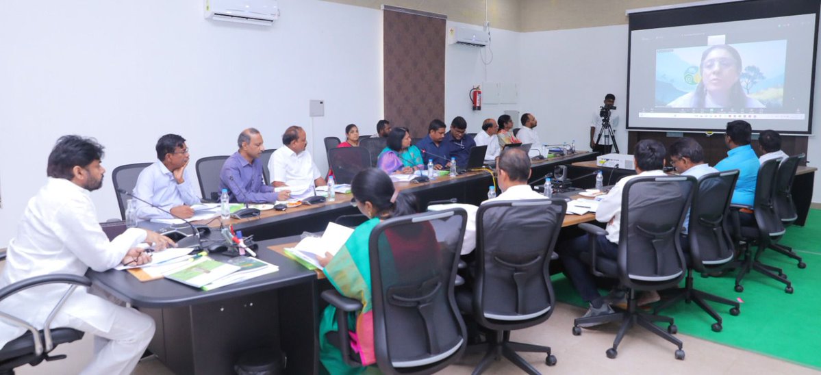 APDeputyCMO's tweet image. చిత్తడి నేలల గుర్తింపు, సంరక్షణతో పర్యాటక అభివృద్ధికి శ్రీకారం - ఉప ముఖ్యమంత్రి @PawanKalyan
• రాష్ట్రంలో ఒకేసారి 16 చిత్తడి నేలల గుర్తింపు
• సోంపేట చిత్తడి నేలల్లో టూరిజం కారిడార్
• వీరాపురం, పుణ్యక్షేత్రంలో ప్రత్యేక పక్షి సంరక్షణ కేంద్రాలు
• కొల్లేరు లేక్ మేనేజ్మెంట్…