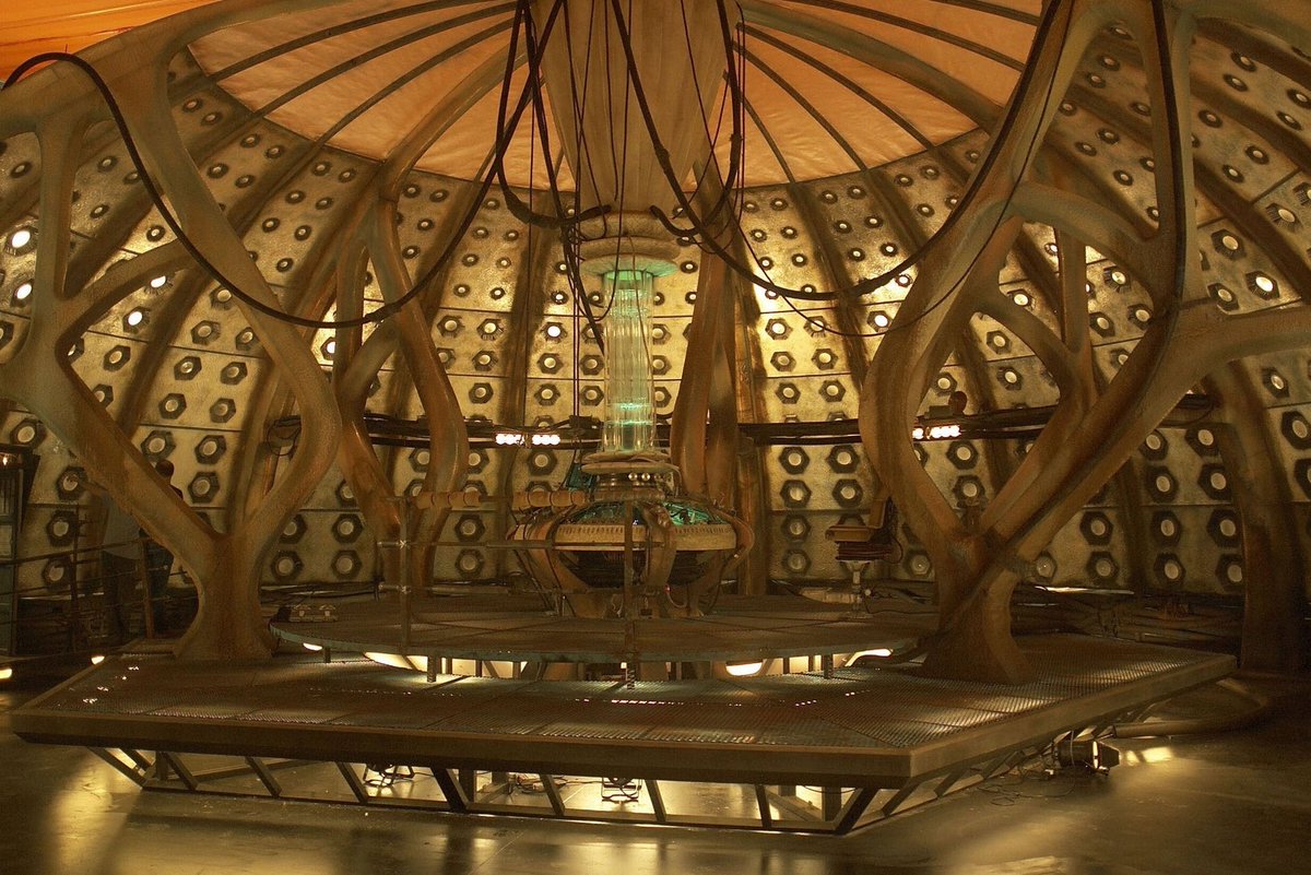 WhovianLife's tweet image. HOW WOULD YOU RANK THESE FOUR TARDIS INTERIORS? from least favourite to most favourite! 💙💙 

For me it would be 

9/10’s 
12’s 
11 v1
11 v2 

#DoctorWho #TARDIS 💙💙