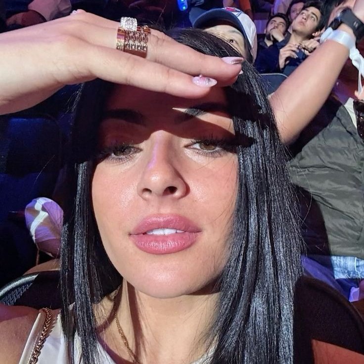why is christina so HOT I can’t even look at her pics without blushing 😭