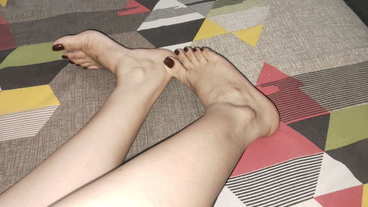 FREE TASK :-
 Who wants a humiliating voice message from me 🫅
Like, retweet and comment and i'll dm you. Must be following both of my account.👣💃👠