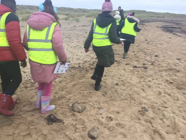 AlphonsusSt's tweet photo. More photos taken from Year 4’s fabulous day at Teesmouth 
🫶🏾👏🌊 https://t.co/59Kk7dgThu