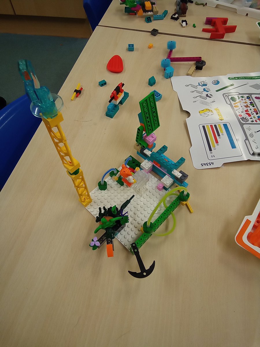Lego club have been busily making their ocean exploration stations and submarines today!