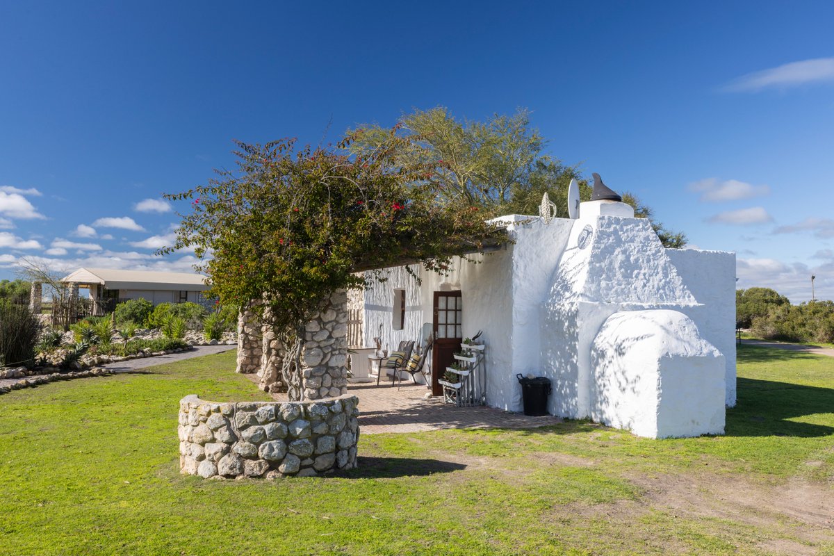 🏡 Our beautifully transformed self-catering chalets offer everything you need for a relaxing getaway—from stylish interiors and fully equipped kitchens to cosy braai spots indoors and outside.
🔗 thalithali.co.za
#ThaliThaliGameLodge #WestCoastWay