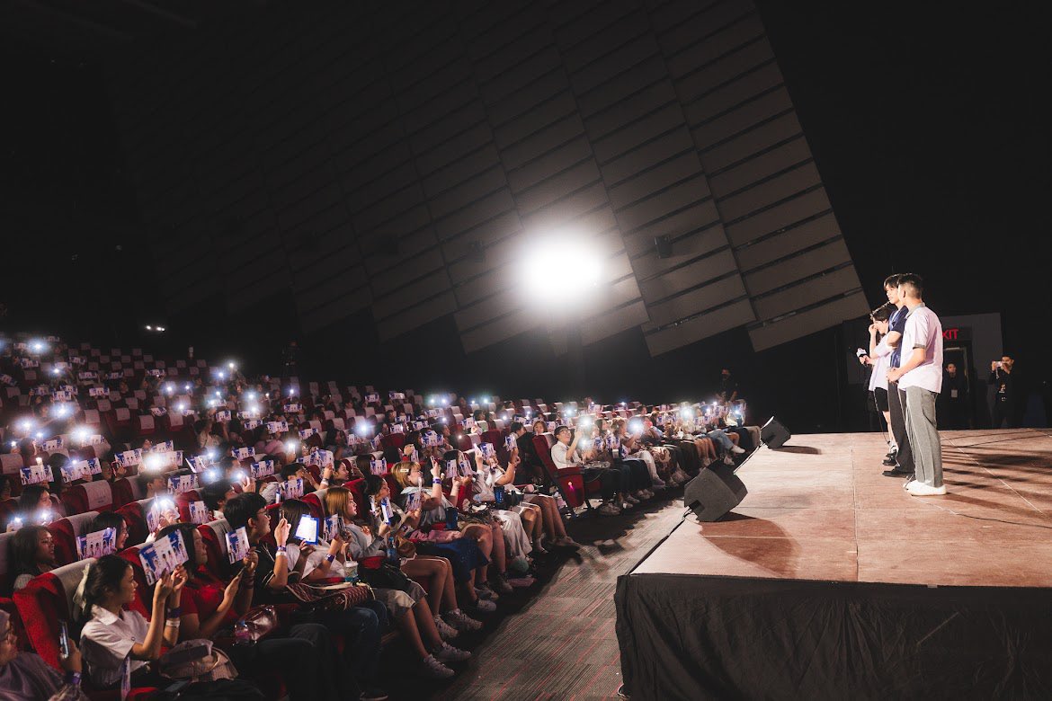 marcthn_'s tweet image. มาเล่นซีรี่ย์เรื่องนี้ทำให้มาคได้เจอคนที่มีความหมายกับมาคมากๆ ขอบคุณทีมงานและค่าย @frt_ent ที่ทำให้ซีรี่ย์เรื่องนี้เกิดขึ้นมานะครับ
ที่สำคัญ ขอบคุณทุกคนที่คอย support เรามาตลอดน้า เรารู้สึกถูกรักมากๆ 
รักทุกคนเหมือนกันครับ🤍

#RearrangeTheSeries