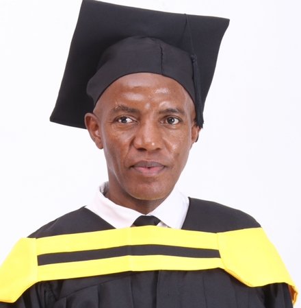 NowInSA's tweet photo. Calvin Rafadi sent a screen shoot of the DIPC job opening and. Cat Matlala responded by saying the job had already been given to Shadrack Sibiya.

In an interview with SABCNews Rafadi vehemently denied wanting the job.

He states he complained to The national police commissioner Fannie Masemola. However WhatsApp messages pain a different picture of Rafadi said he would apply for the job if "politics changed"

Video in comments⬇️

#MadlangaCommission || #MadlangaInquiry || #ADHOCcommitee || #ParliamentAdhoc