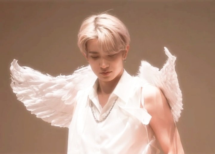 ࣪🤍 (@heeneendot) on Twitter photo 