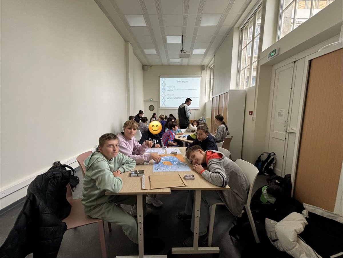 ErasmusFerronay's tweet photo. Nous accueillons nos partenaires tchèques de Straz-nad-Nisou. Les élèves ont joué à un jeu collaboratif pour réfléchir à la biodiversité et ils ont découvert la Cité de la Mer. #engagement #developpementdurable.
@EUErasmusPlus @dsden50 @VilleCherbourg https://t.co/dGXAvDDrnF