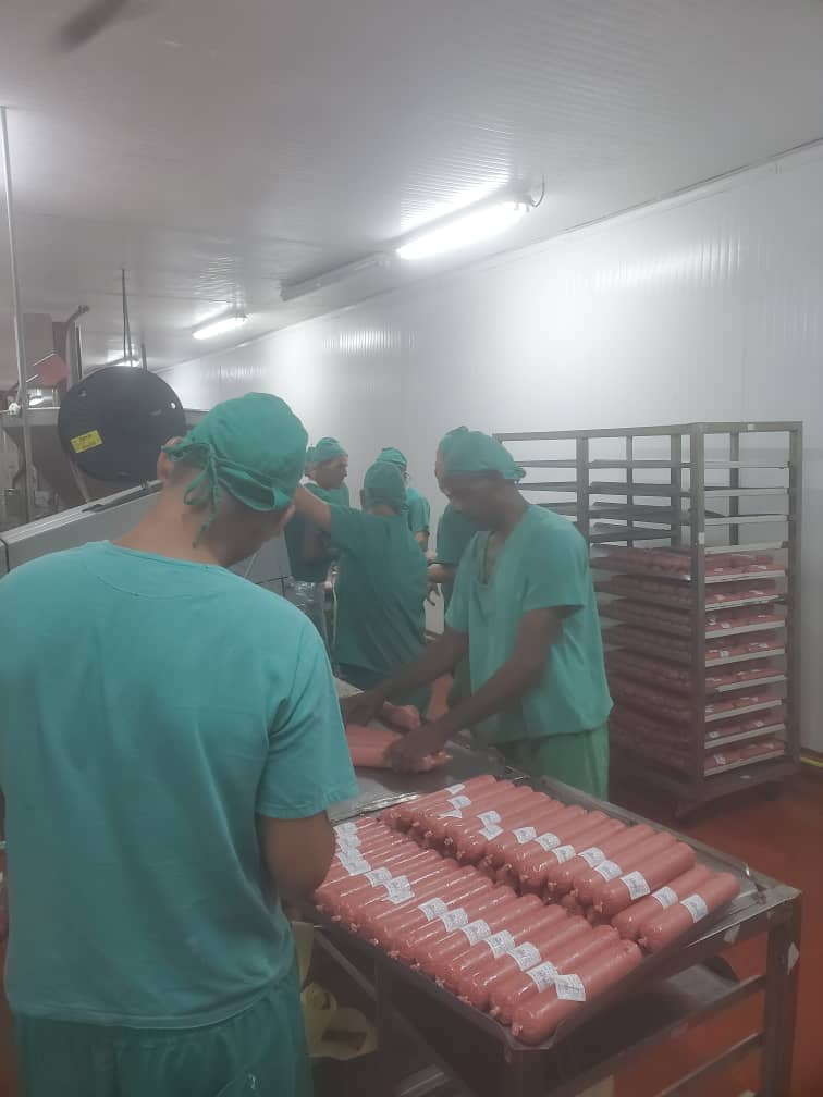 🌟 En la UEB Frigorífico Vegas, nos enorgullece ser los encargados de producir el picadillo de res para los niños de La Habana y Mayabeque. 🌟

#CárnicoMayabeque #AgroalimPorCuba #Mayabeque