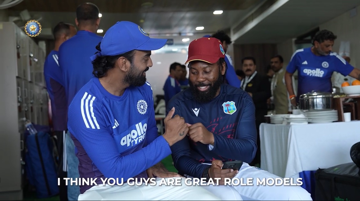 MidnightMusinng's tweet image. Team India in the West Indies dressing room after the match ! 

Lovely to see ❤️

#INDvWI #INDvsWI