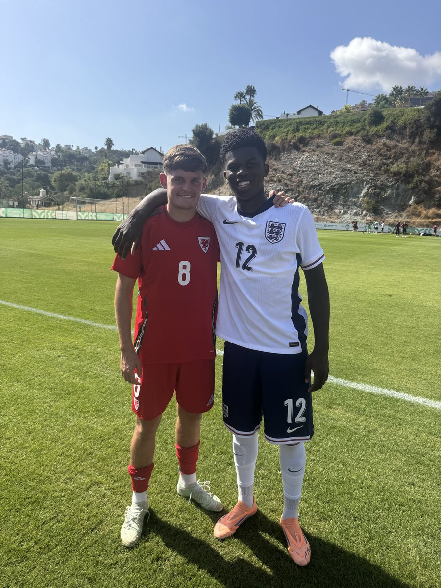 2 best mates same town same school same class ⚽️❤️
