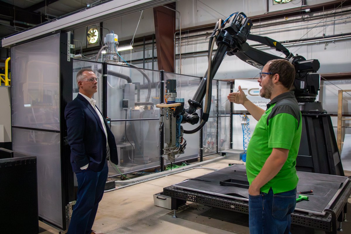 OhioTreasurer's tweet photo. Today, I toured Additive Engineering Solutions to learn more about Ohio manufacturing and to share how #BuckeyeBusinessAdvantage can help strengthen manufacturing and build momentum for future economic opportunity. https://t.co/aOJU4j1iQL