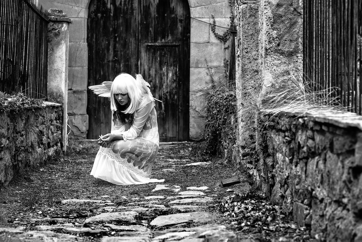 An Angel's Prayer
In Frame Anato Mo