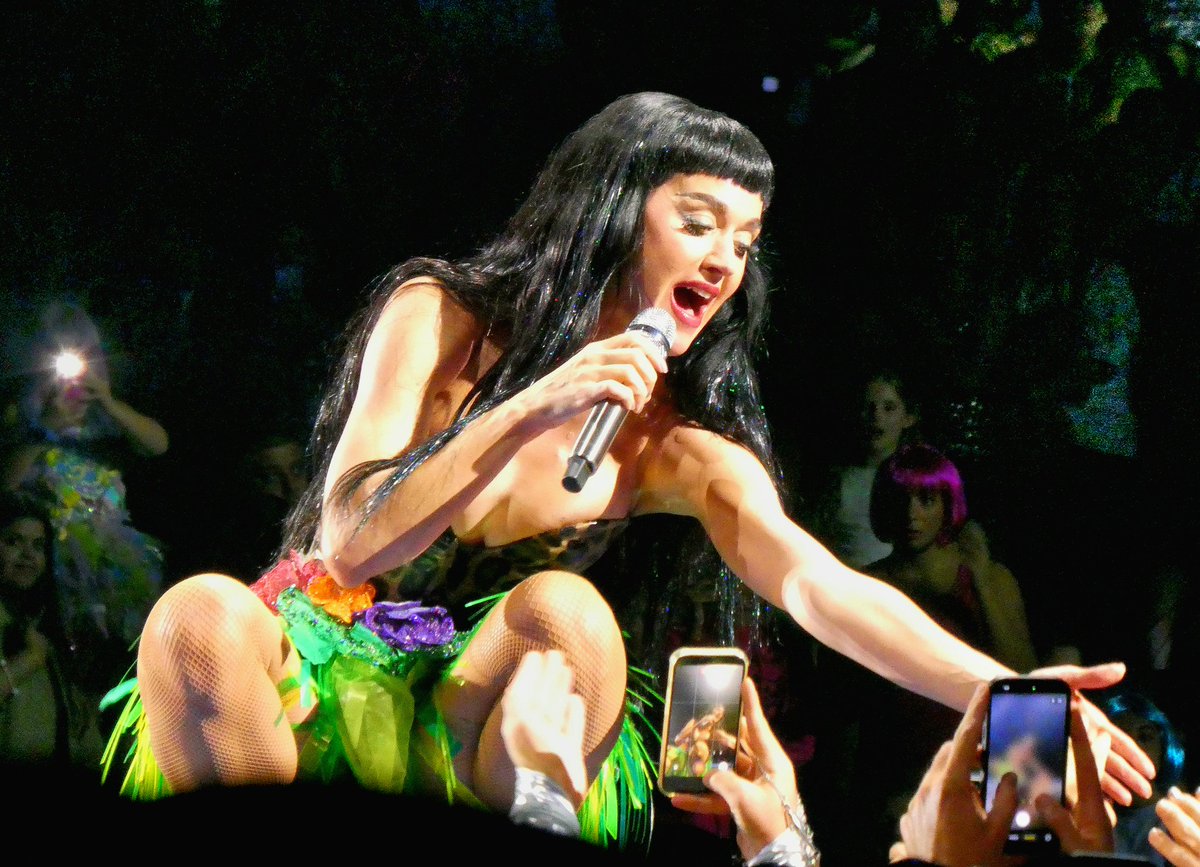 eemrb's tweet image. Katy Perry #TheLifetimesTour 13 Oct 25 @TheO2 #KatyPerry #KatyPerry143