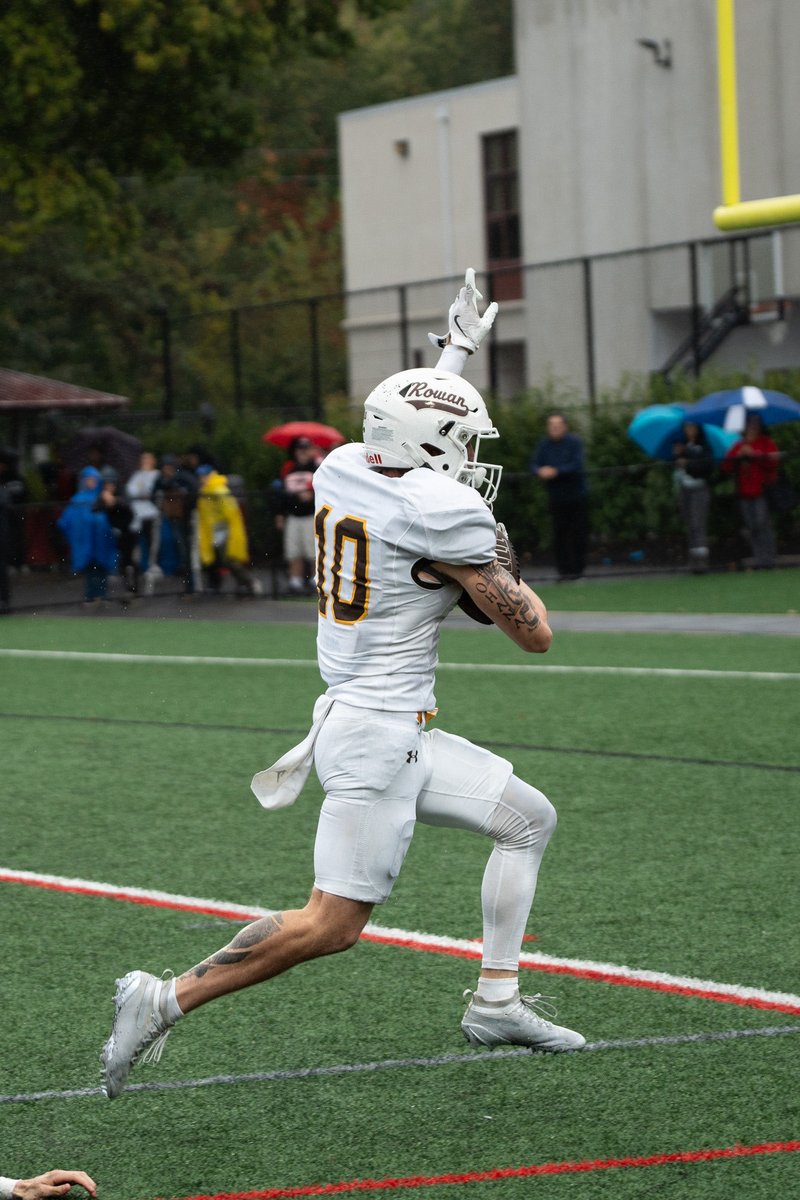 Rowan_Football's tweet photo. 📸 files from the Breakfast Bowl 🐖🏆

#d3fb #gameday #breakfastbowl #porkroll #win https://t.co/tXEF67R2O4