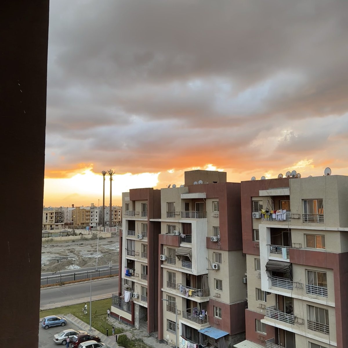 كل ما تعطل نعمل قهوة ونشوف السما :'))