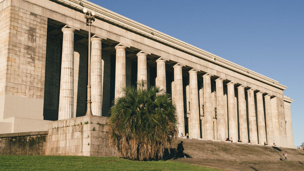 Catalunya_ARG's tweet image. 📸Inauguramos junto a @estiload la muestra “Mujeres que inspiran: deportistas argentinas en acción” de @mwaichman en la @DerechoUBA  

Gracias a la Ministra @gabiricardes, al decano Leandro Vergara, y a la gimnasta Celeste D’Arcangelo por acompañarnos