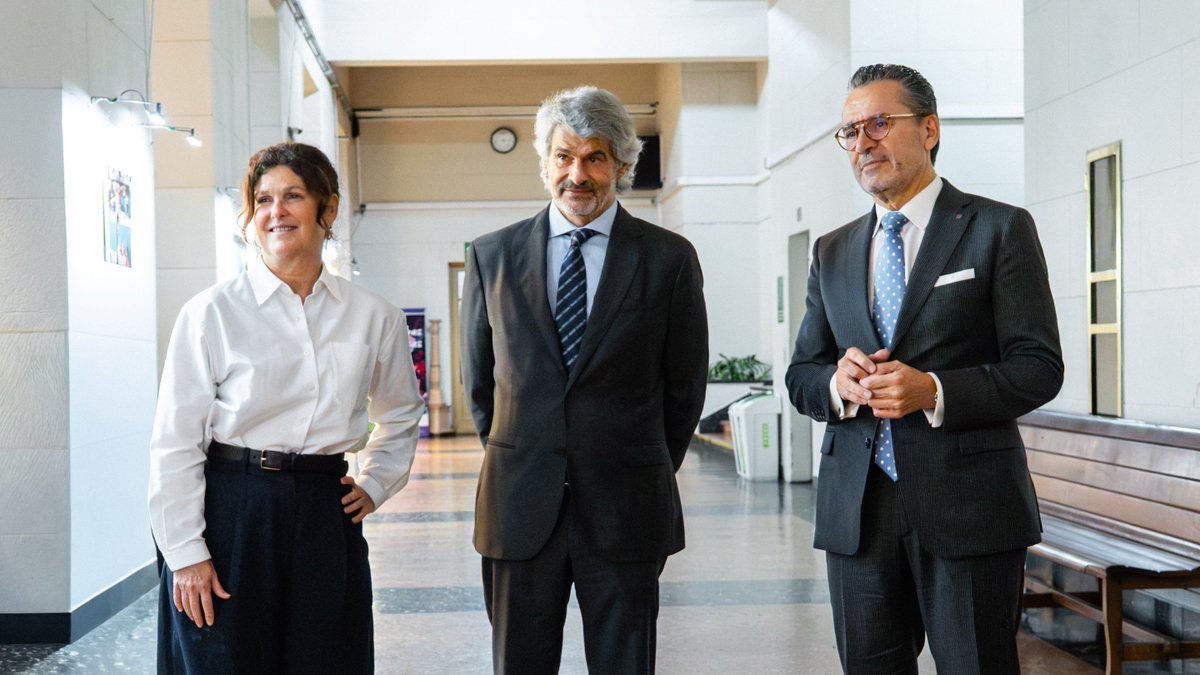 Catalunya_ARG's tweet image. 📸Inauguramos junto a @estiload la muestra “Mujeres que inspiran: deportistas argentinas en acción” de @mwaichman en la @DerechoUBA  

Gracias a la Ministra @gabiricardes, al decano Leandro Vergara, y a la gimnasta Celeste D’Arcangelo por acompañarnos