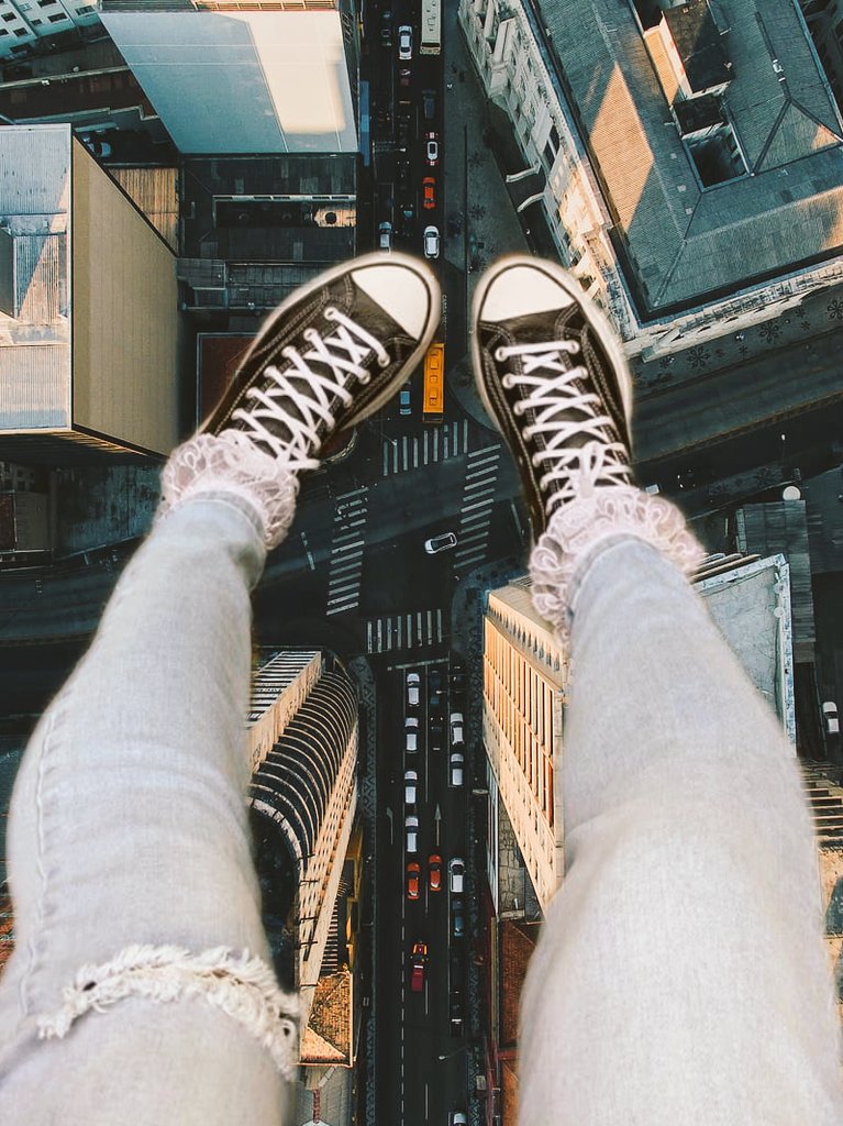DavidWo66838896's tweet photo. Goddess is back to crushing
#Platformconverse #tightjeans #giantess
@pfsandfs https://t.co/ocikziZI8J
