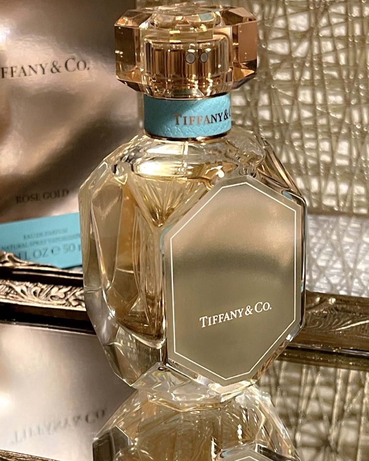 香水瓶です。本当に美しくていつまでも見惚れてしまいます。 【公式通販】