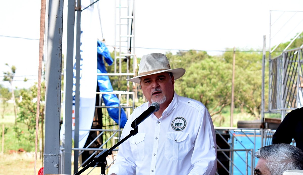 arp_py's tweet image. DR. DANIEL PRIETO: “NO ADMITO NINGUNA SUPOSICIÓN ERRADA HACIA FUNDASSA”
En cuanto a la vacunación contra la Fiebre Aftosa, el Presidente de la ARP manifestó que la postura del gremio es clara y firme, seguir vacunando.
👉acortar.link/q9042G