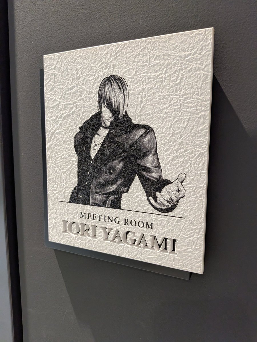 I visited SNK's office in Osaka! Saw some OG Shinkiro pieces &amp; learned that all of their meeting rooms are themed so I tried to book the Iori room to discuss when we'll see Buriki Two &amp; got thrown off the building Geese style.
Ty <a href="/KRISPYKAISER/">KRISPYKAISER</a> &amp; <a href="/charlieargueta/">Carlos</a> for having me 🙇🏼