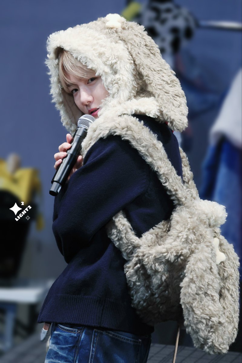 baekhyun your fans are WOLVES