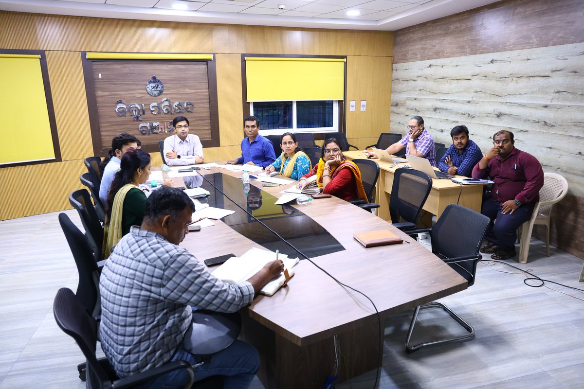 ଆଜି ଗଞ୍ଜାମ ଜିଲ୍ଲାପାଳଙ୍କ ଅଧ୍ୟକ୍ଷତାରେ ପଞ୍ଚାୟତ ରାଜ ଓ ପାନୀୟଜଳ ବିଭାଗର ସମୀକ୍ଷା ବୈଠକ ଜିଲ୍ଲା ପରିଷଦ କାର୍ଯ୍ୟାଳୟରେ ଅନୁଷ୍ଠିତ ହୋଇଯାଇଛି। ଏଥିରେ ସମସ୍ତ ବ୍ଲକ ଉନ୍ନୟନ ଅଧିକାରୀ ଆଭାସୀ ମାଧ୍ୟମରେ ଯୋଗଦେଇଥିଲେ।
<a href="/CMO_Odisha/">CMO Odisha</a> 
<a href="/IPR_Odisha/">I & PR Department, Odisha</a> 
<a href="/PRDeptOdisha/">Panchayati Raj and Drinking Water Department</a>