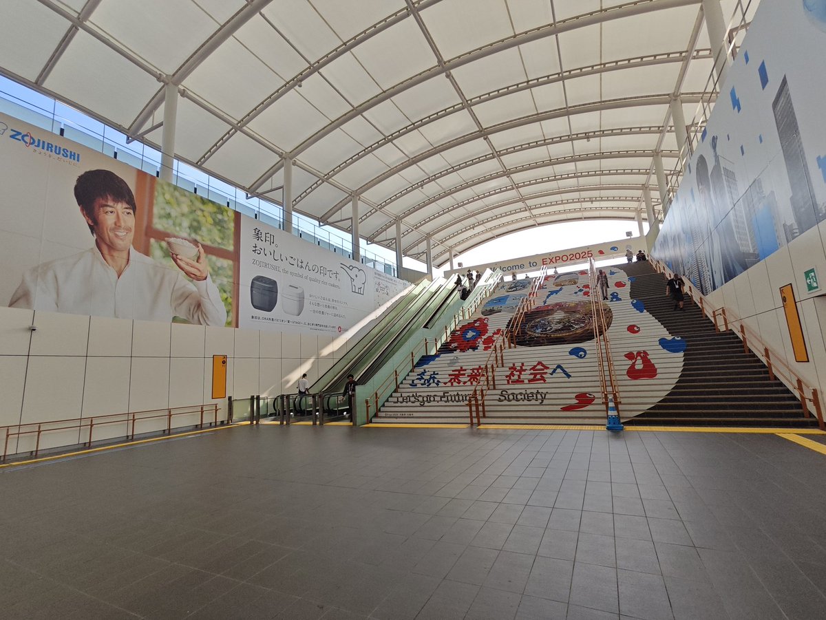 spk_basisi's tweet image. 夢洲駅は開業時くらい寂しくなったが、サイネージの地下鉄歴史映像は圧巻だった。あと終わってもグッズ販売は終わらない